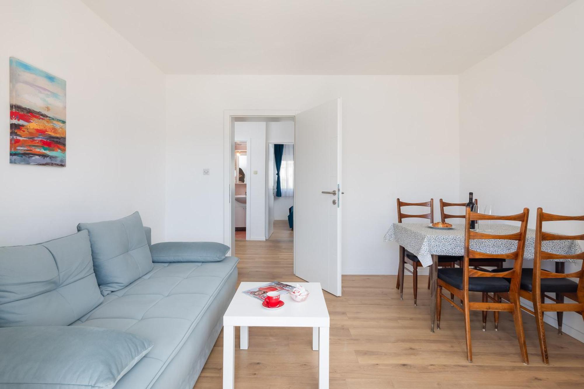 Apartments Near Central Beach With Free Parking Makarska Bilik gambar