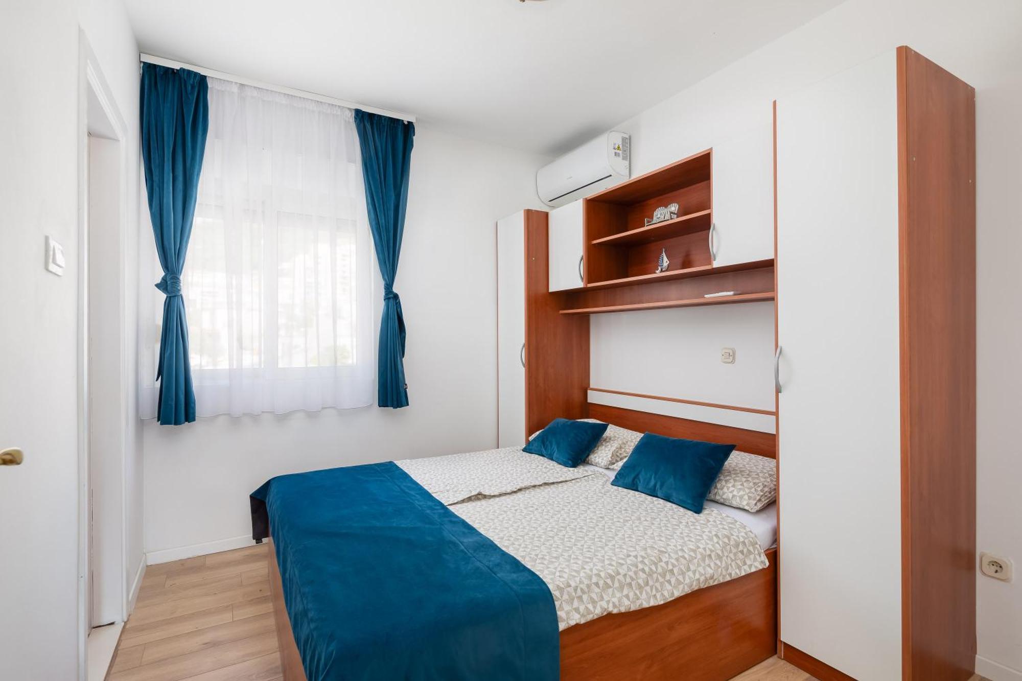 Apartments Near Central Beach With Free Parking Makarska Bilik gambar