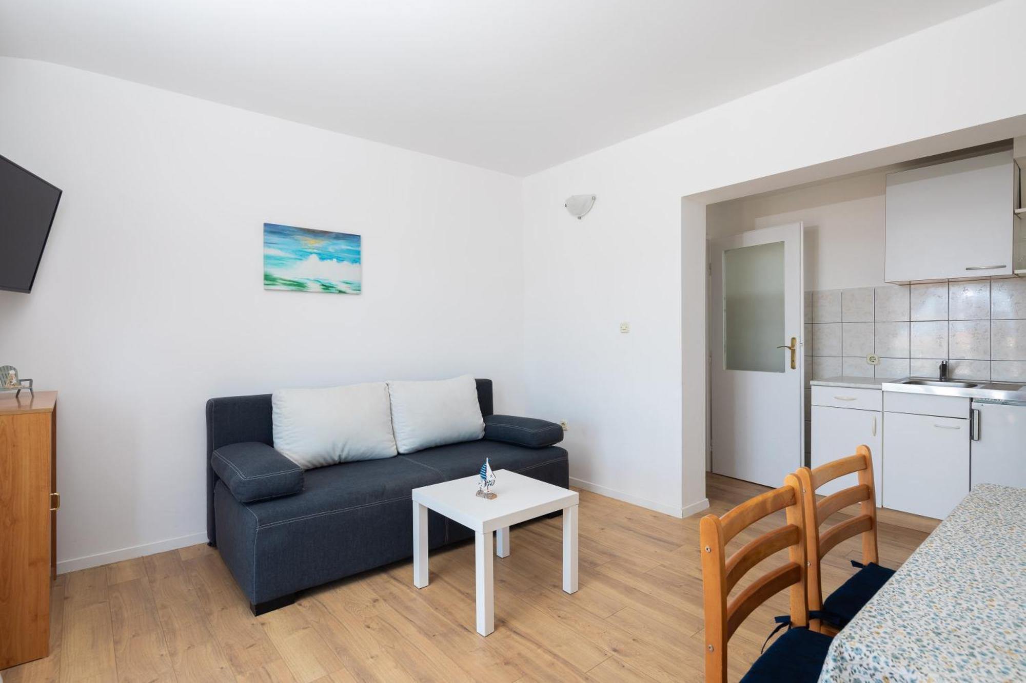 Apartments Near Central Beach With Free Parking Makarska Bilik gambar