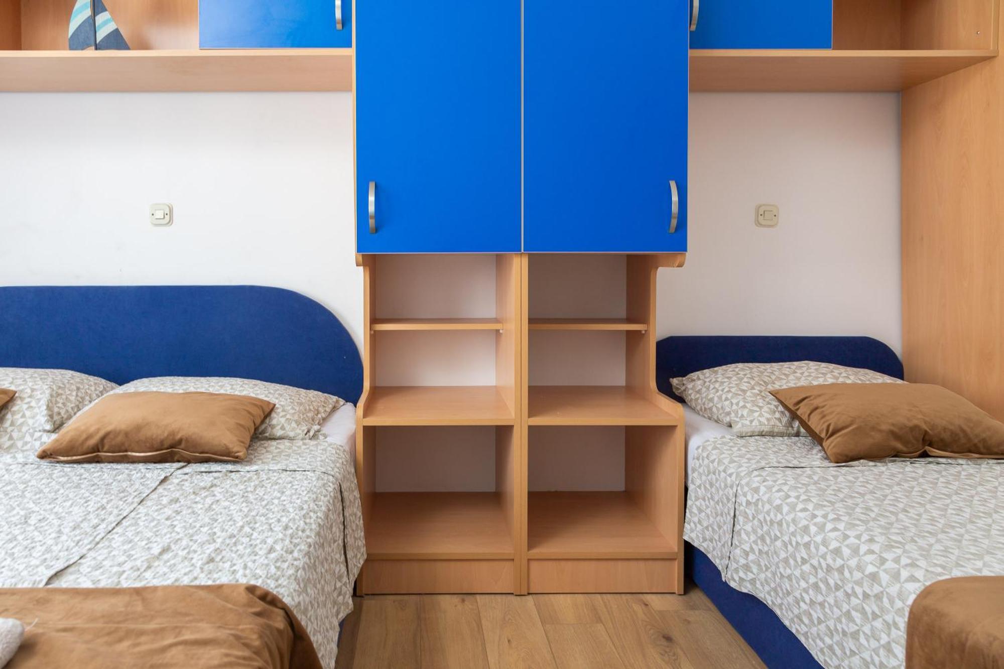 Apartments Near Central Beach With Free Parking Makarska Bilik gambar